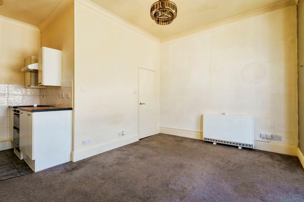Apartment in Worthing, West Sussex - View 3