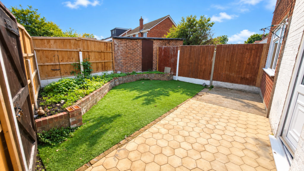 Apartment in Romford - View 4