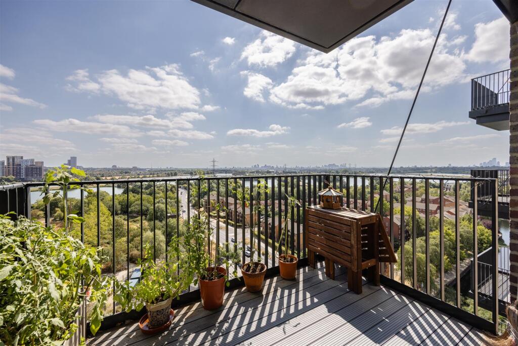 Apartment in London - More