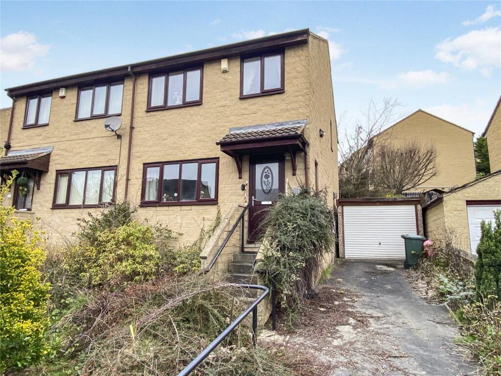3-bed semi-detached on Becks Court, Earlsheaton, Dewsbury, WF12, £75,000
