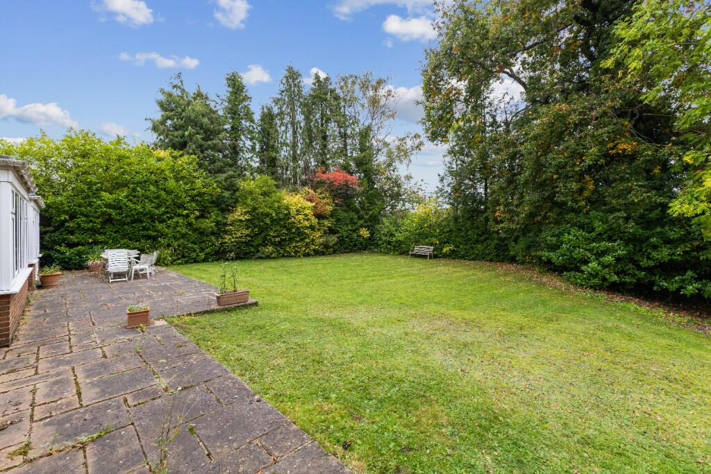 Fernhill, Oxshott, KT22 photo 3
