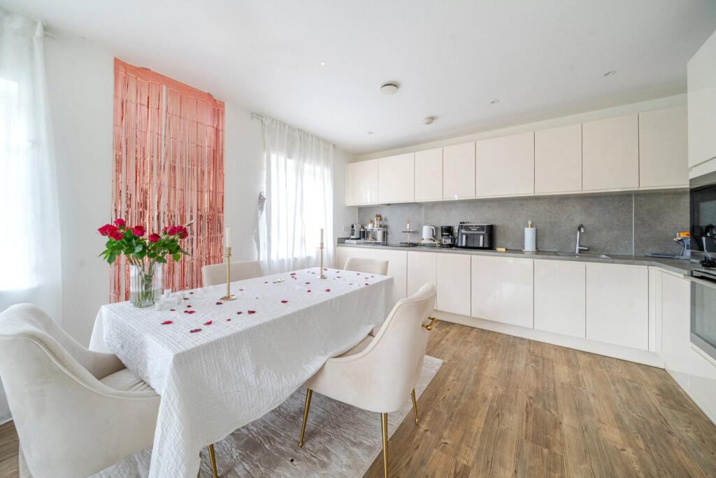 Apartment in Twickenham - More