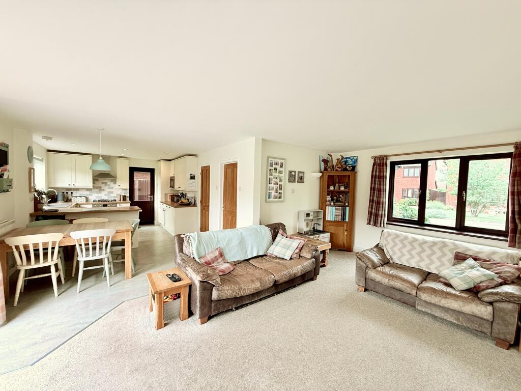 Bridgetown Road, Stratford-upon-avon, Warwickshire photo 4