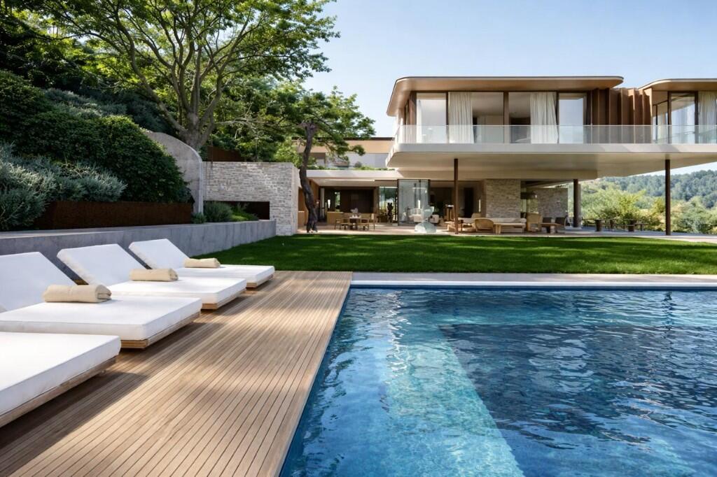 Main image of property: Constantia, Cape Town, Western Cape