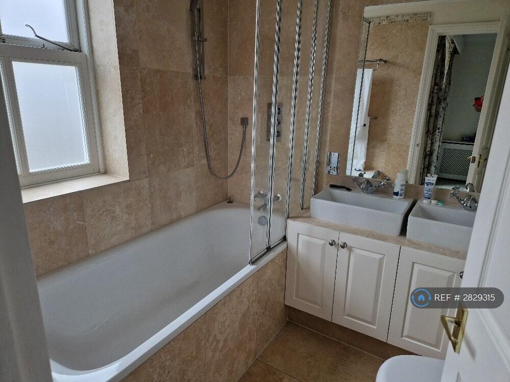 4 bedroom semi-detached house for rent