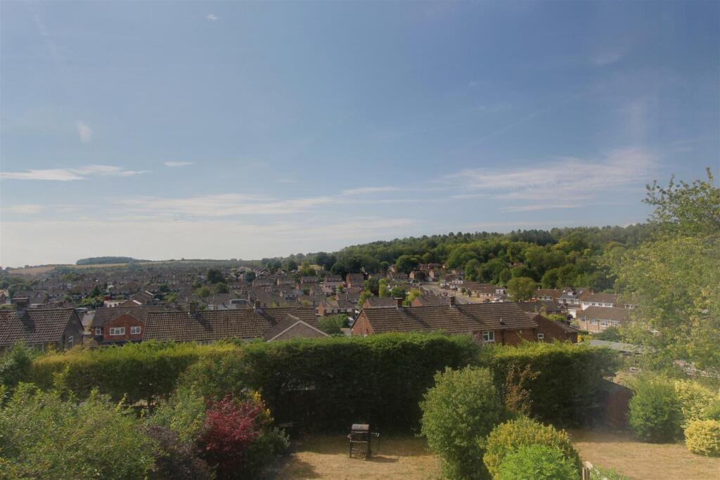 House in Dunstable, Central Bedfordshire - View 4