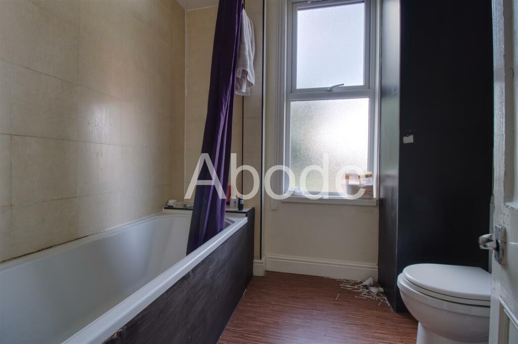 Hyde Park Road, Hyde Park, Leeds - Flere