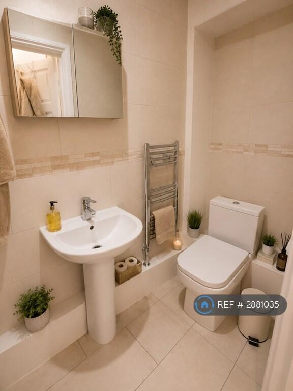 5 bedroom semi-detached house for rent