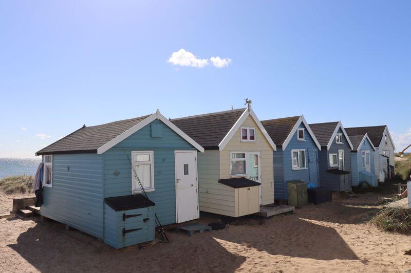 Mudeford Sand Spit, Hut 142 photo 3