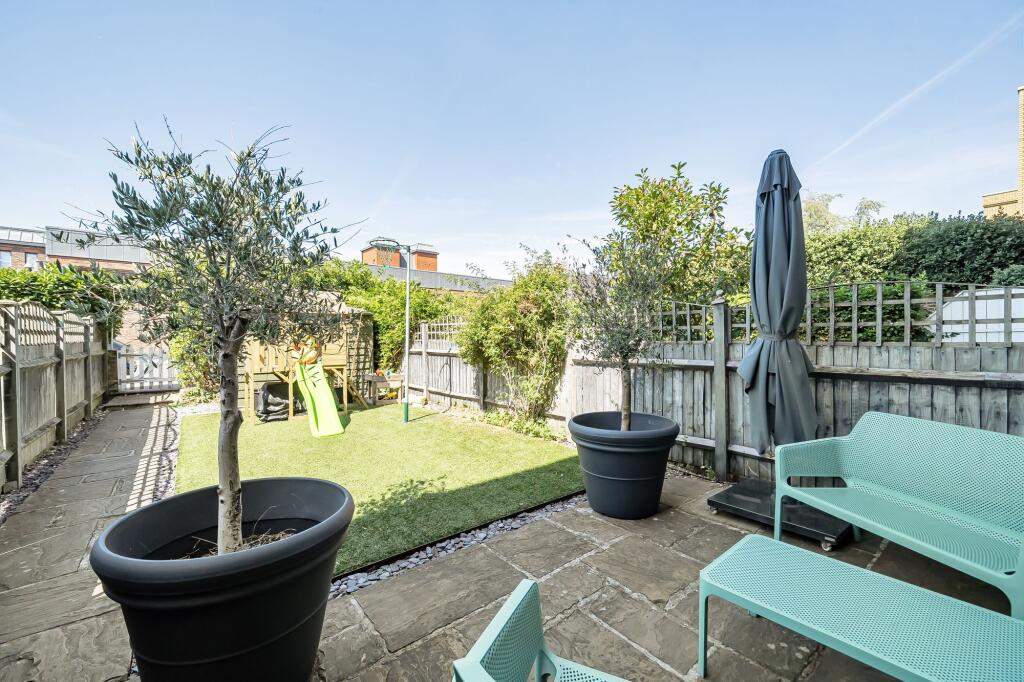House in Slough - View 4