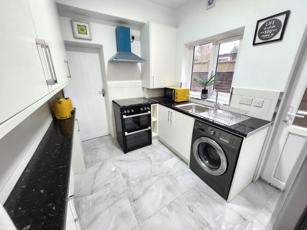 Main image of property: Topsham Road, Smethwick, B67 7LY