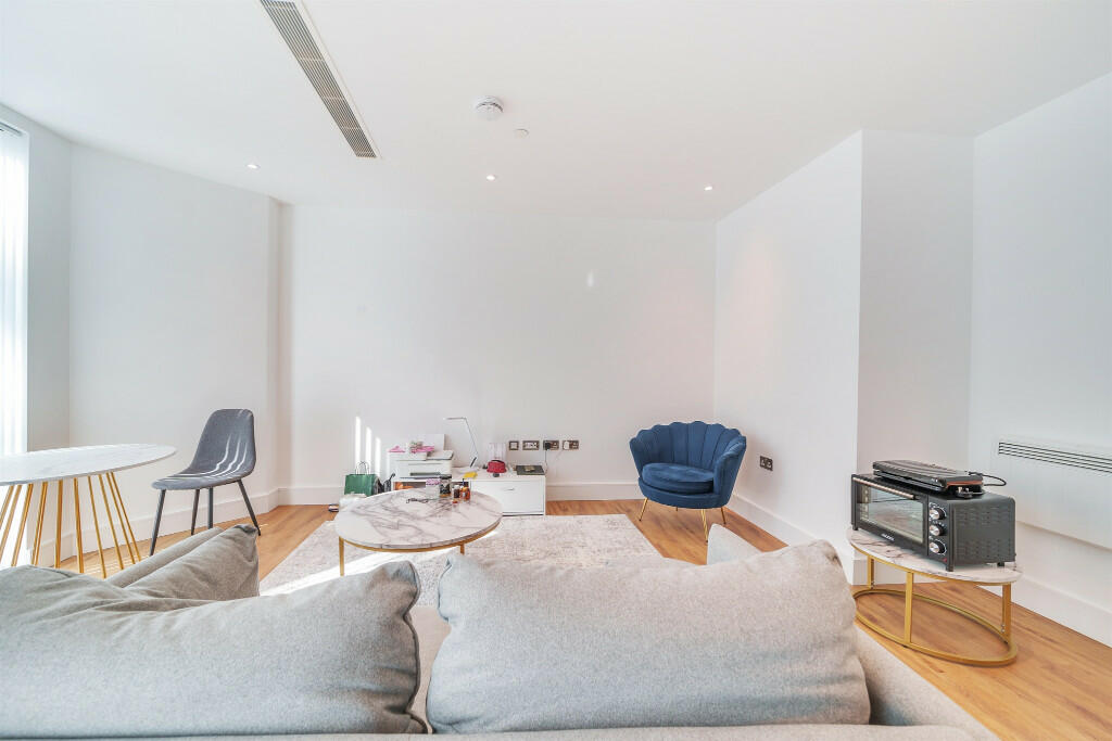 Westgate House, Hanger Lane, London, W5 photo 3