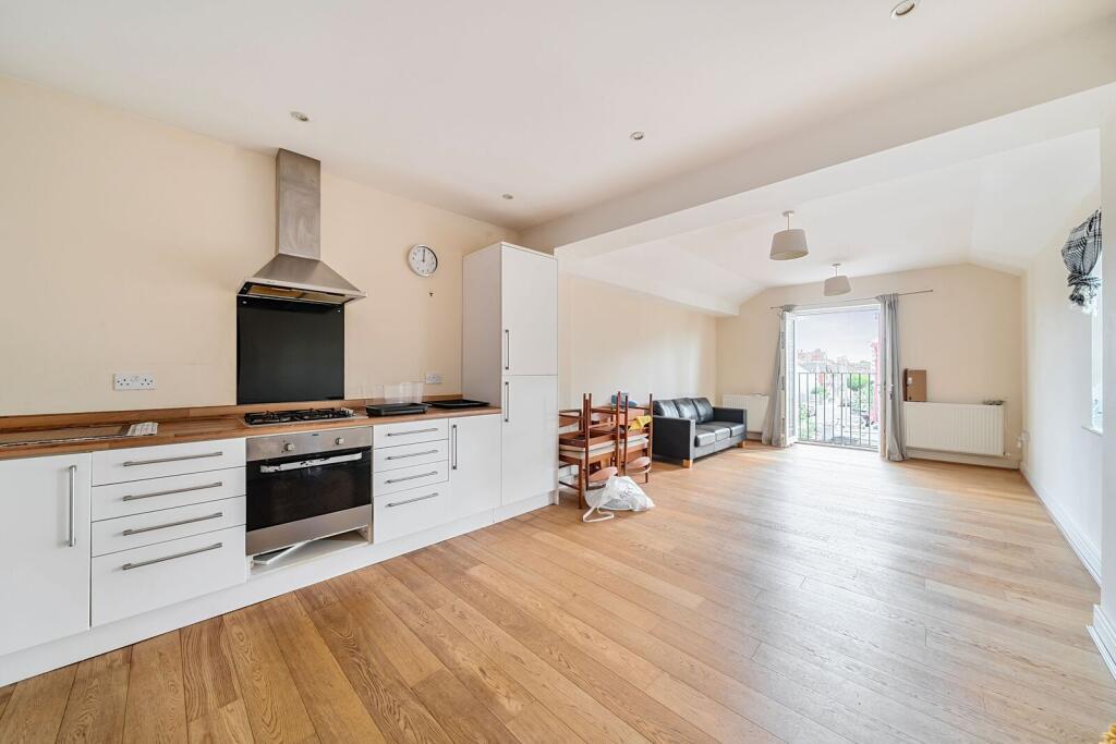Apartment in London - More