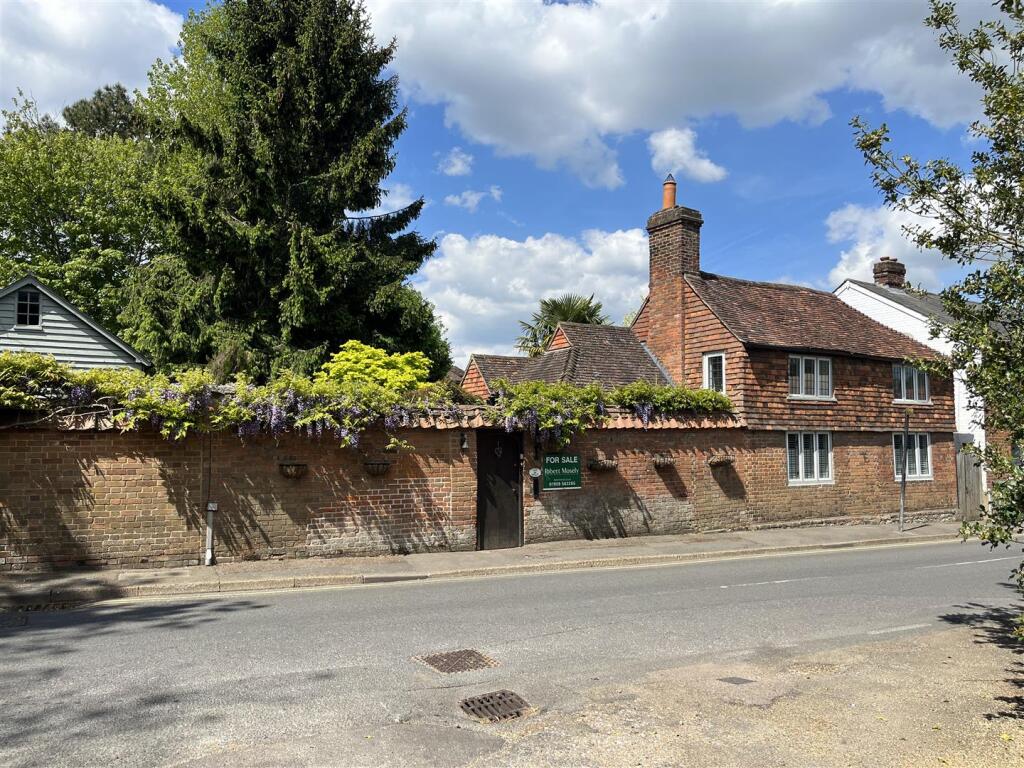 Main image of property: Chart Lane, Brasted