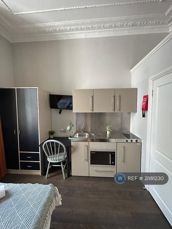 Studio flat for rent