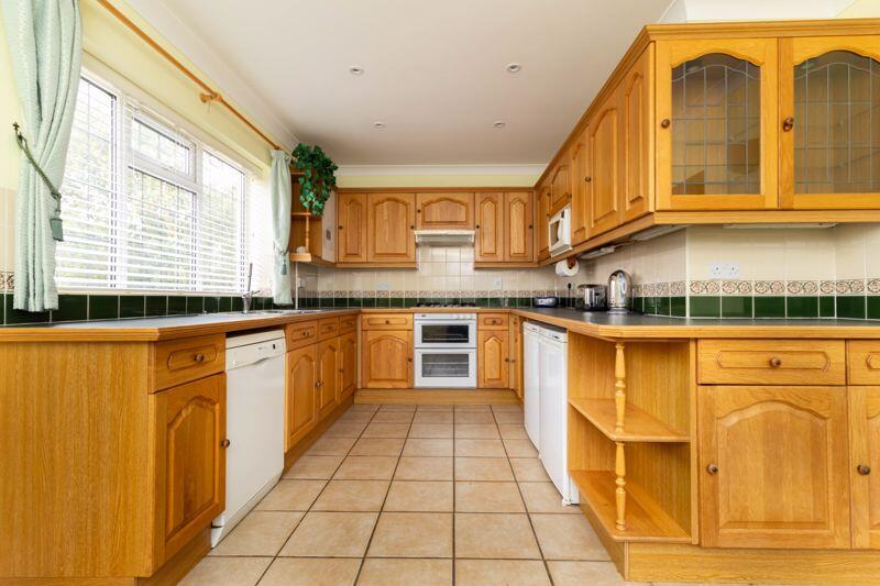 Rushton Avenue, South Godstone photo 3