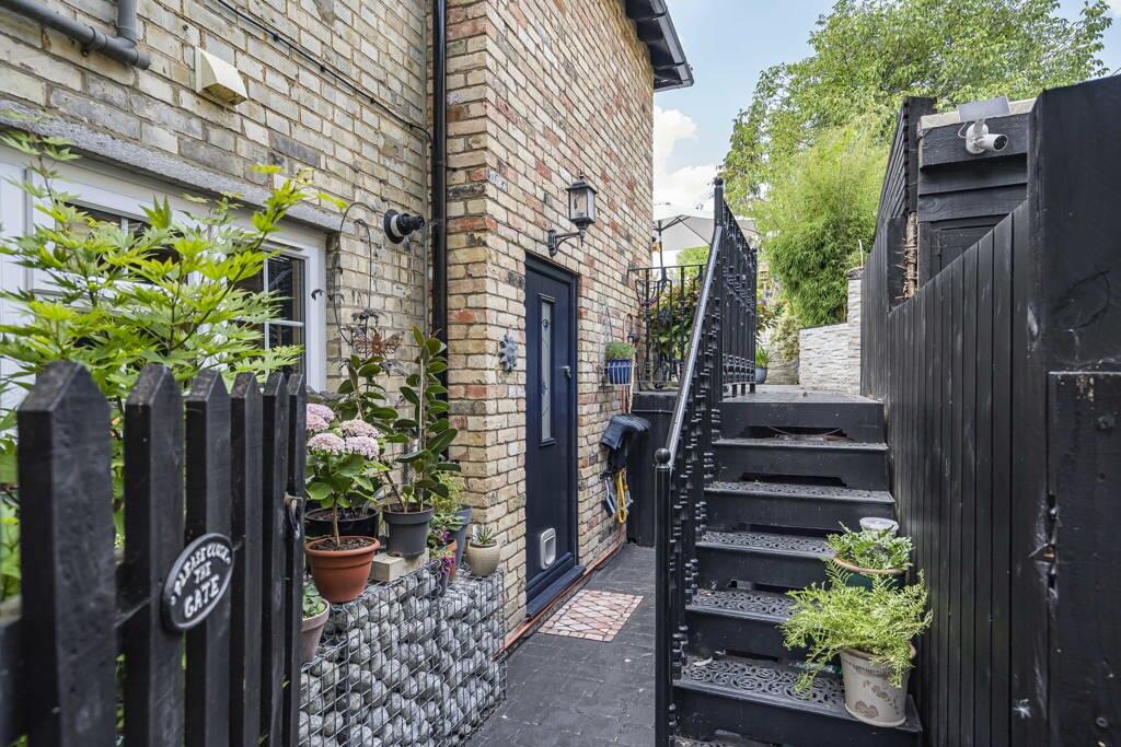 House in Royston - View 3