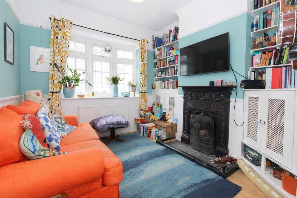 House in Sutton - View 3