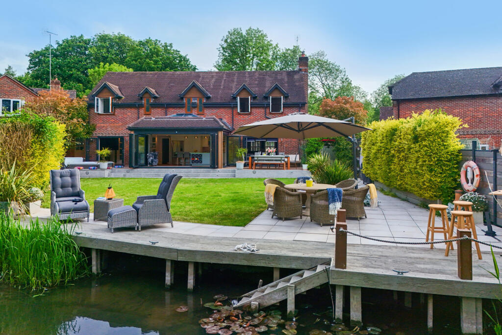 Main image of property: Dewe Lane, Burghfield, Reading, RG30