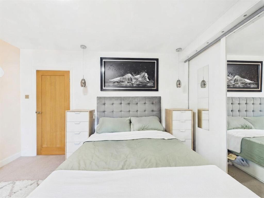 Apartment in Oldham, Saddleworth - View 5