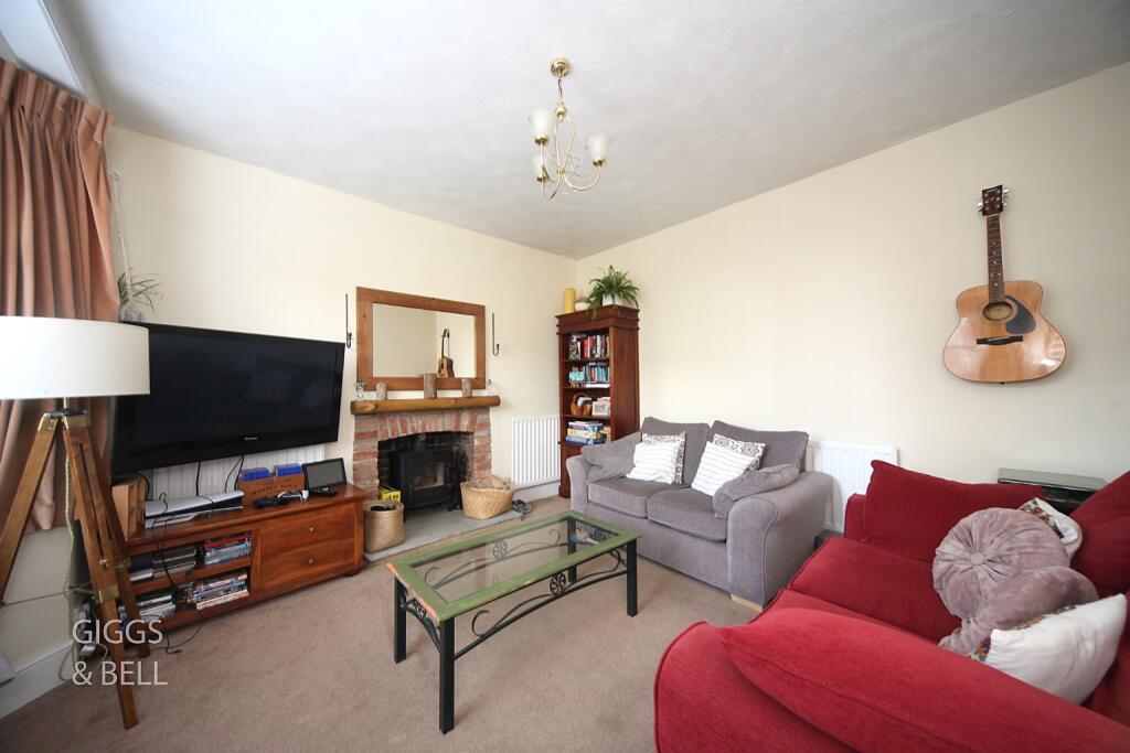 House in Luton, Round Green - More