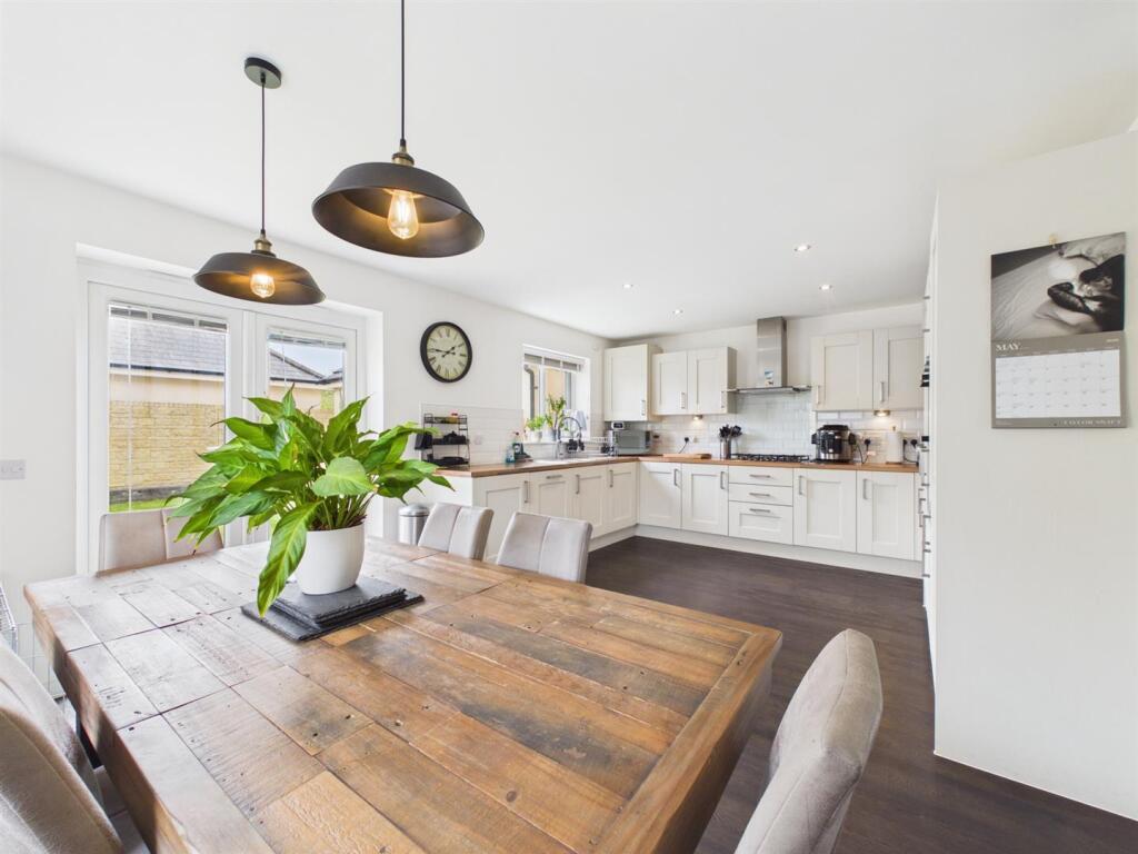 Sandown Crescent, Corsham photo 3