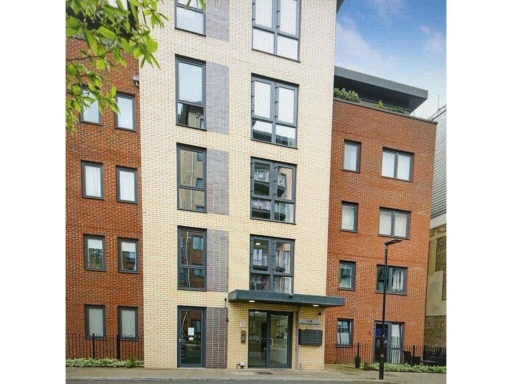2-bed flat on Colonnade Gardens, London, £495,000