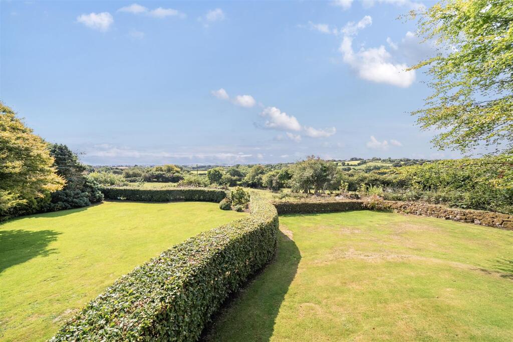 Crow's Nest, Liskeard - 0.77 acres in all photo 3