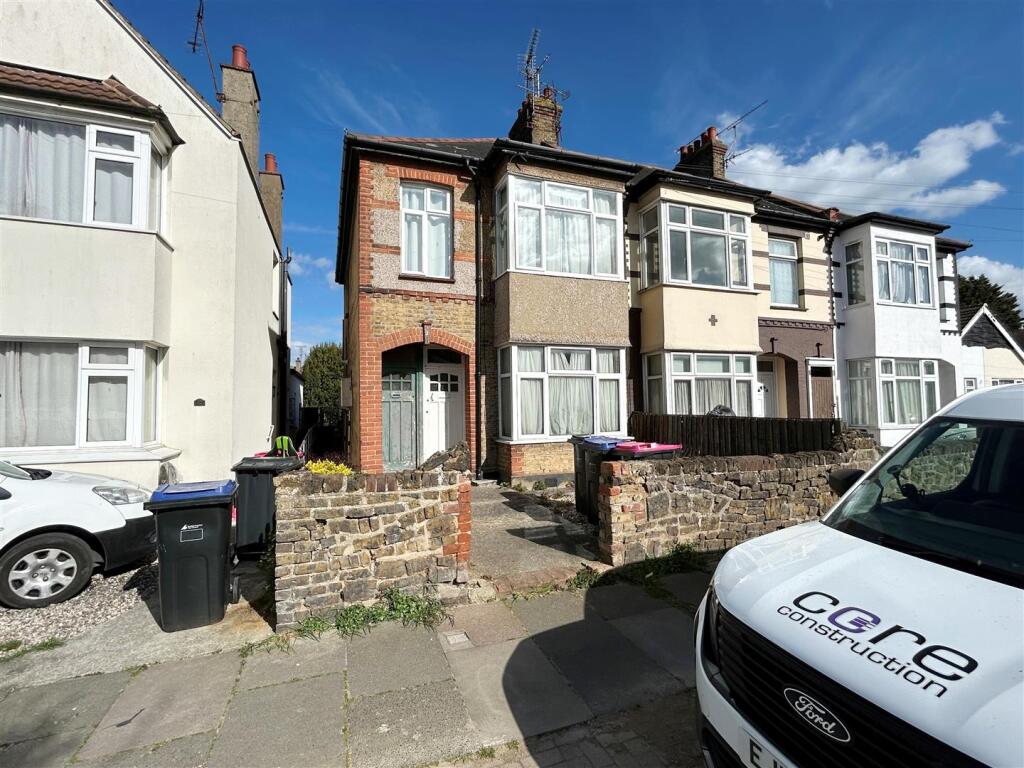 3-bed terraced on 38/40 Seaforth Avenue, Southend-on-Sea, £175,000