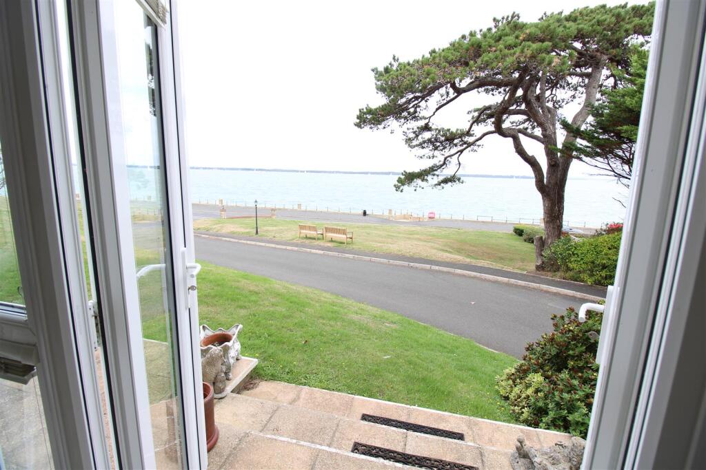 Apartment in Cowes, Isle of Wight - View 4