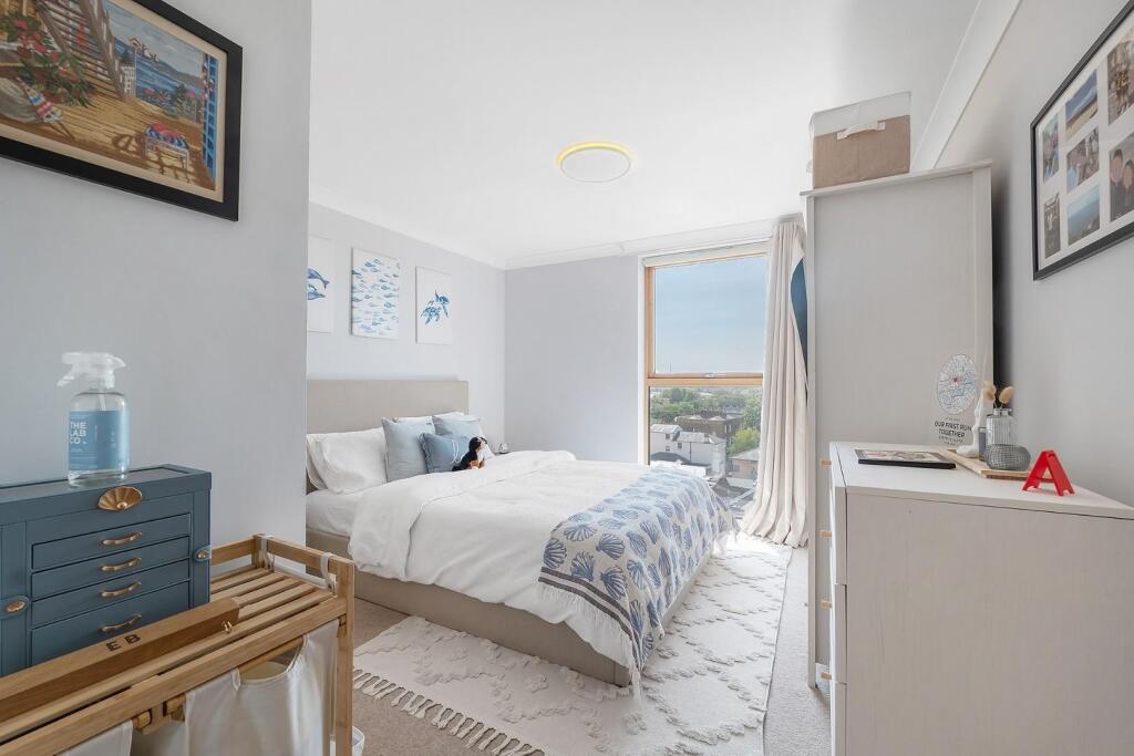 Apartment in London - More
