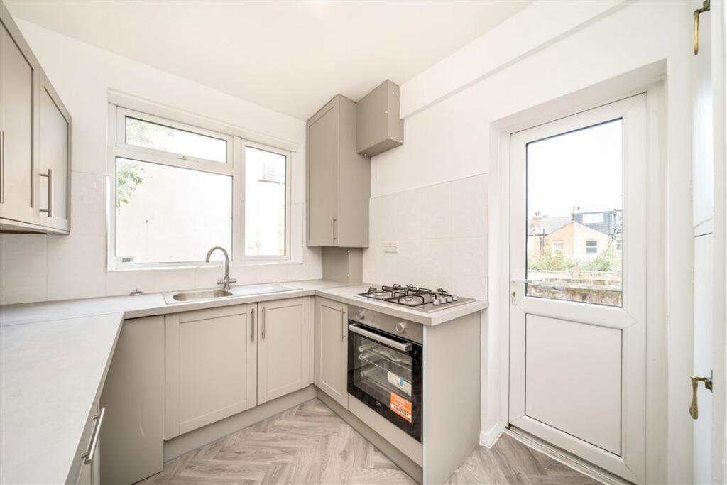 House in London - View 3