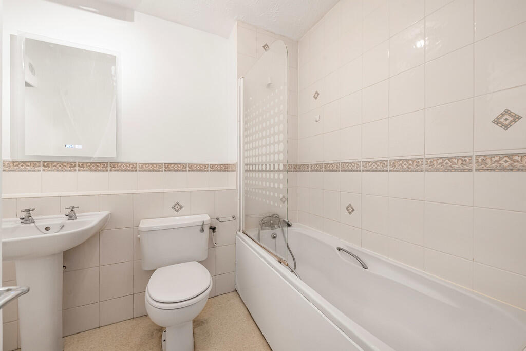 Apartment in Tandridge, Caterham Valley - More