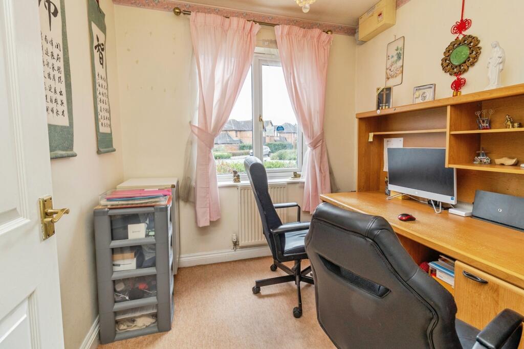 Streatham Place, Bradwell Common, Milton Keynes, Buckinghamshire, MK13 photo 4