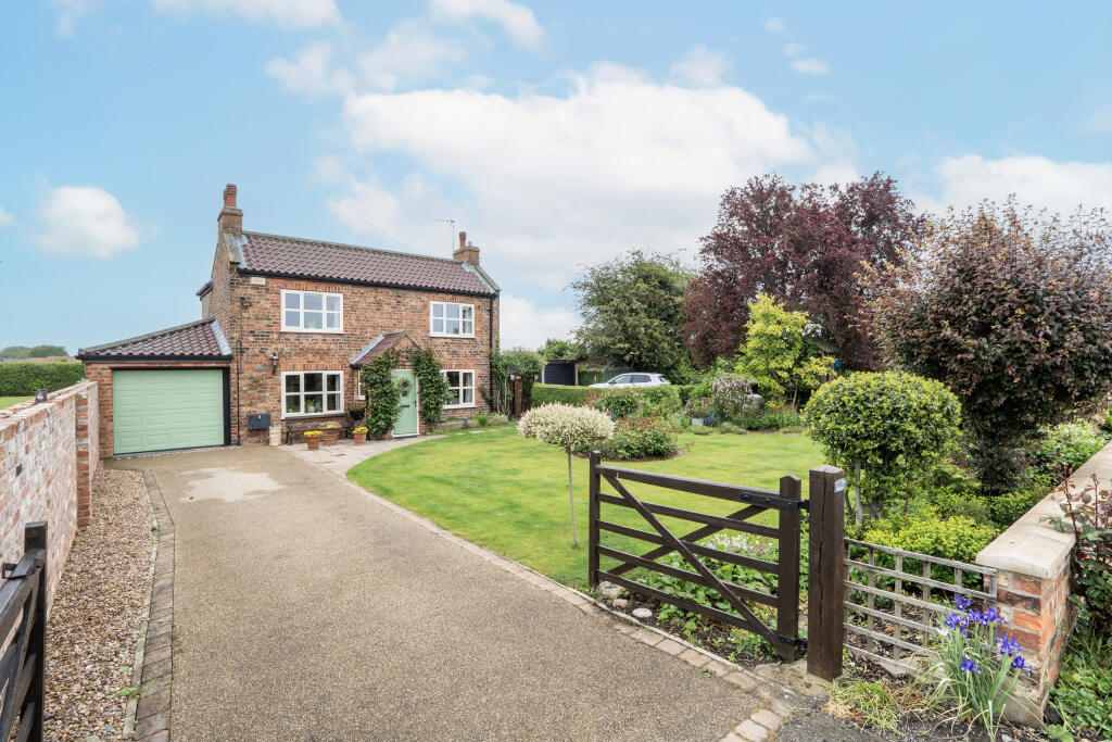 Main image of property: Batley House, Broad Lane, Sykehouse, DN14