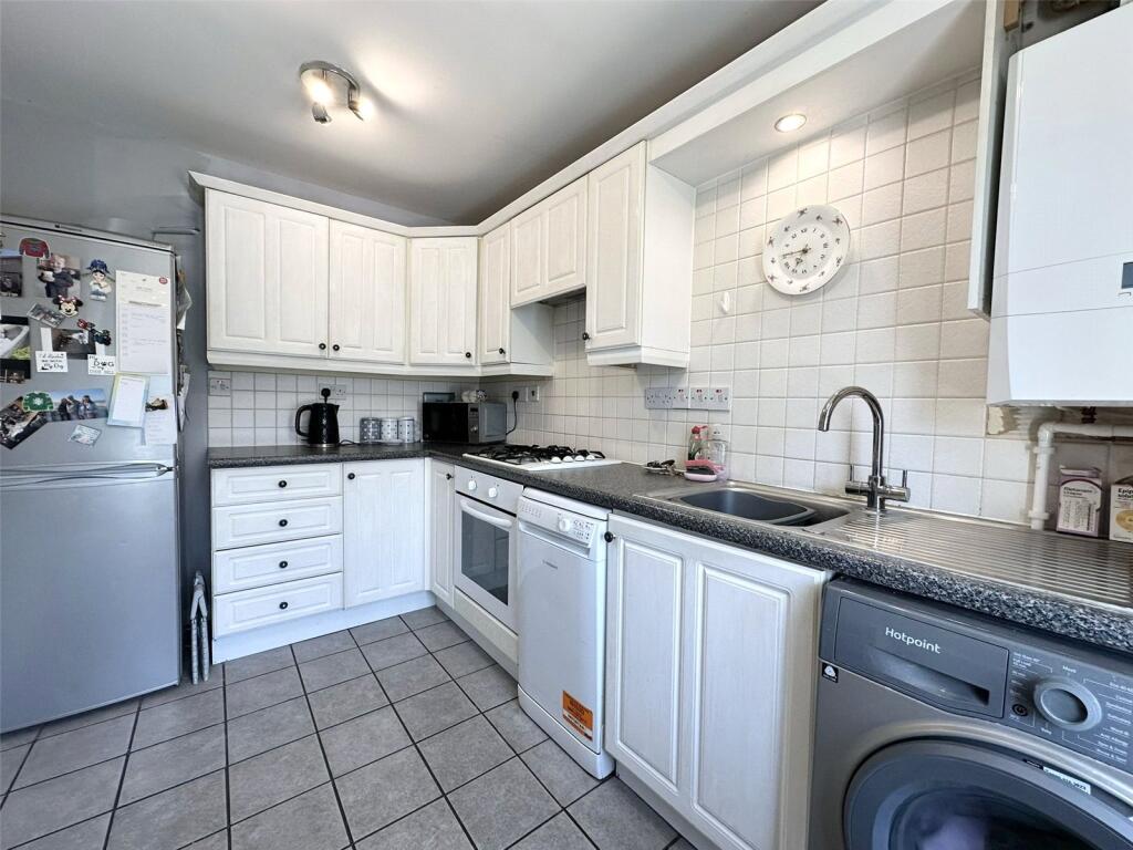 House in Basingstoke and Deane, Tadley - View 2
