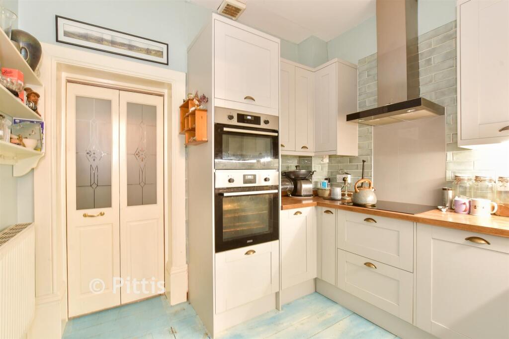 Apartment in East Cowes, Osborne - View 5