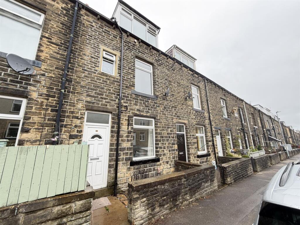 Main image of property: Mannville Grove, Keighley
