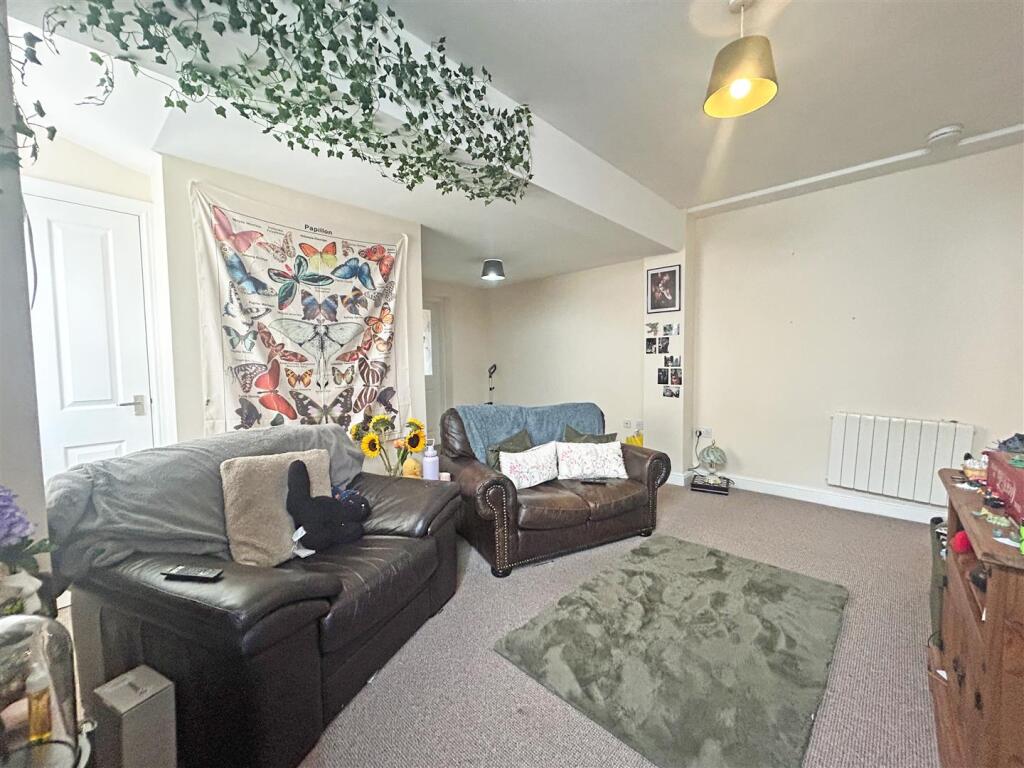 Apartment in Crewe, Coppenhall - View 2