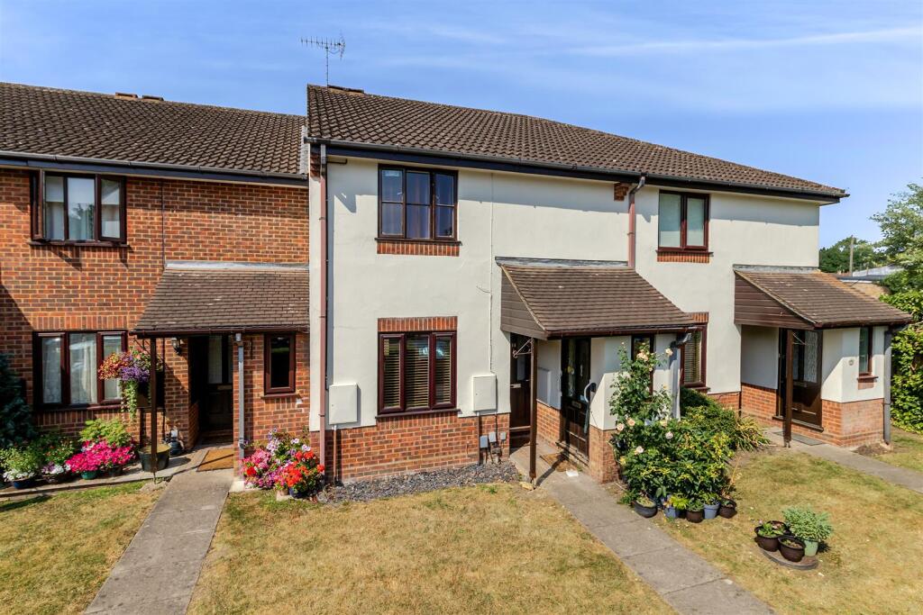 Apartment in St Albans, Colney Street, St Stephen - View 2