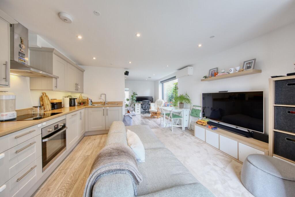 Main image of property: High Street, Hampton Wick, KT1