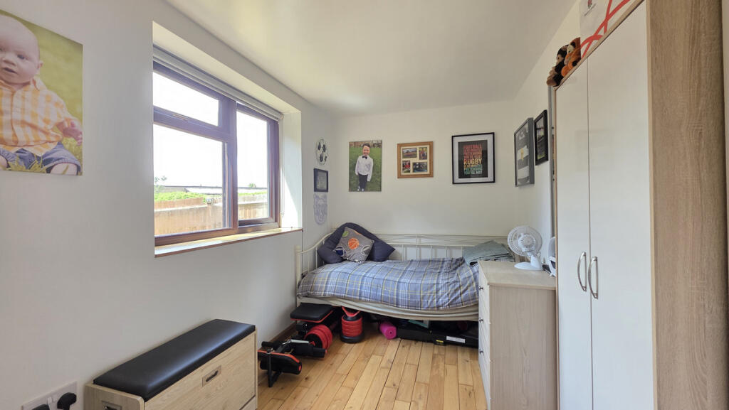 Apartment in Coventry - More
