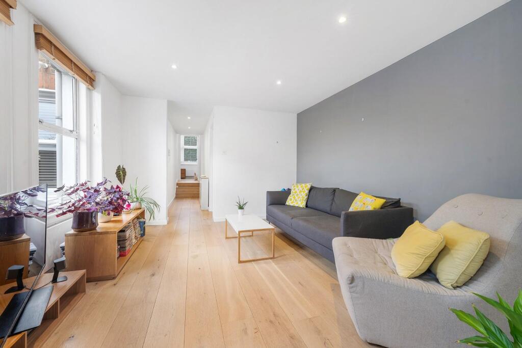 Apartment in London - More