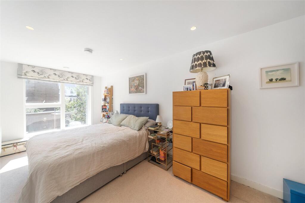 Apartment in London - More