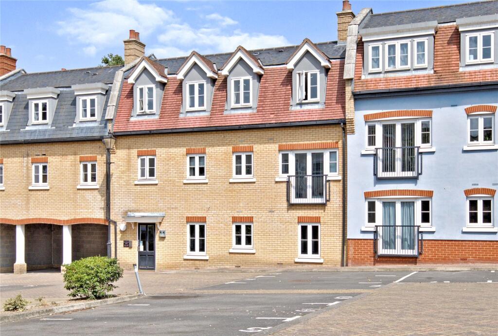 Main image of property: Rocheforte House, Roche Close, Rochford, SS4