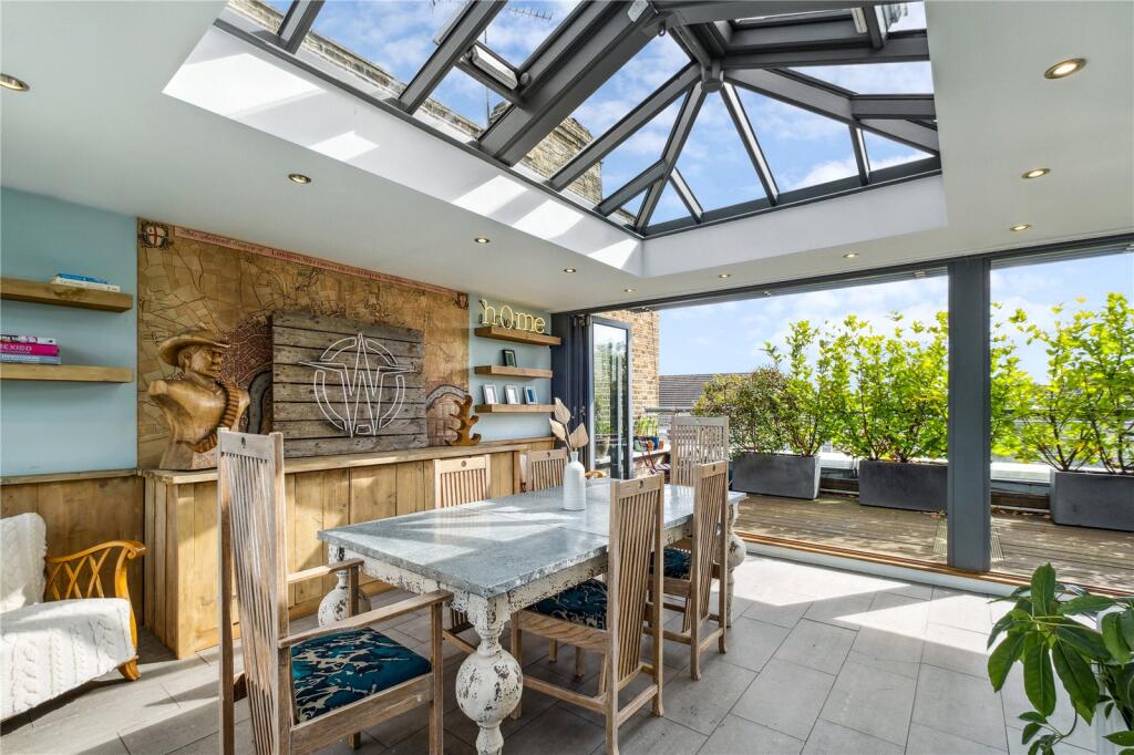 3-bed flat on Spanish Road, London, SW18, £1,195,000