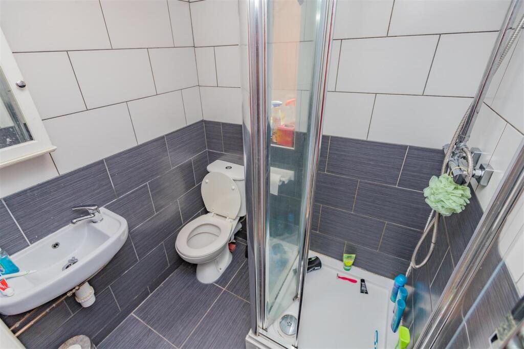 6 bedroom house for rent