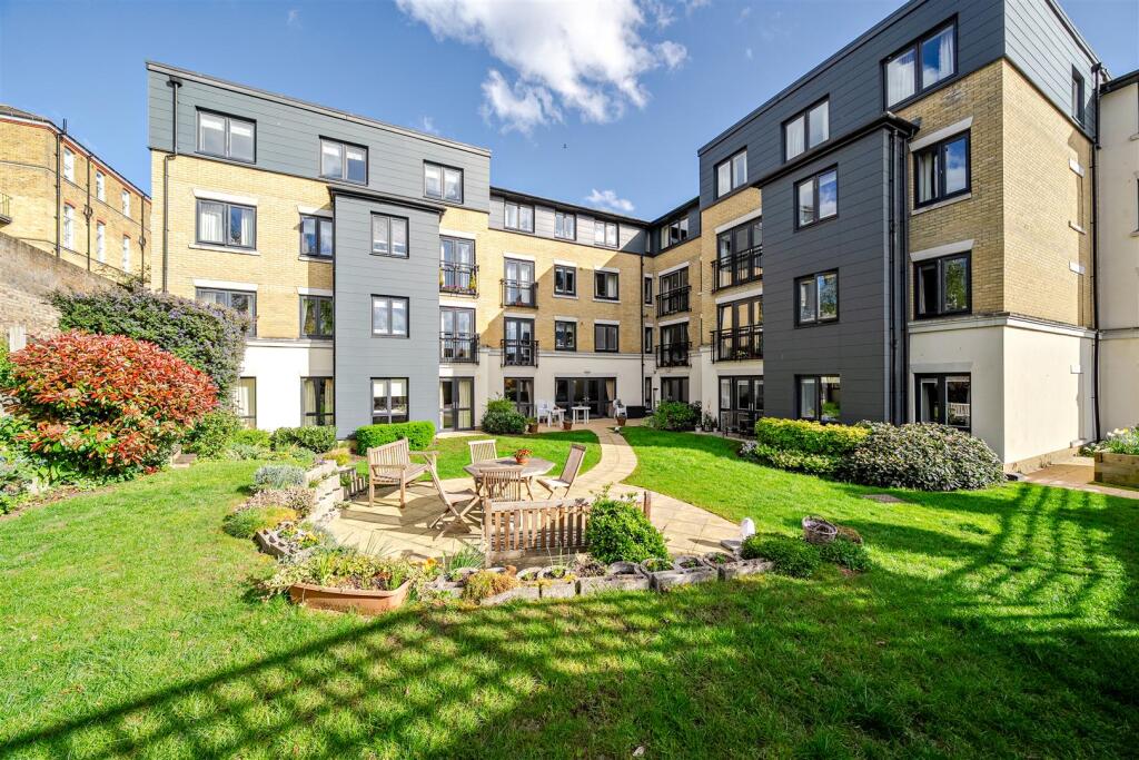 1-bed house on Kings Lodge, Maidstone, Kent, £179,950