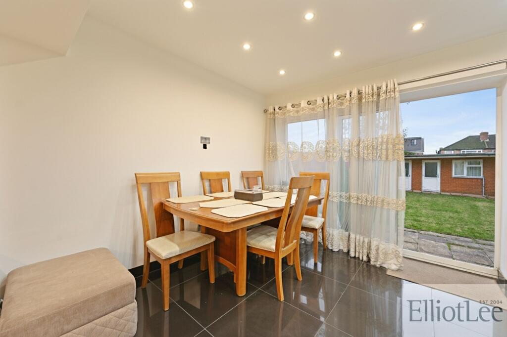 Daryngton Drive, Greenford, UB6 photo 4