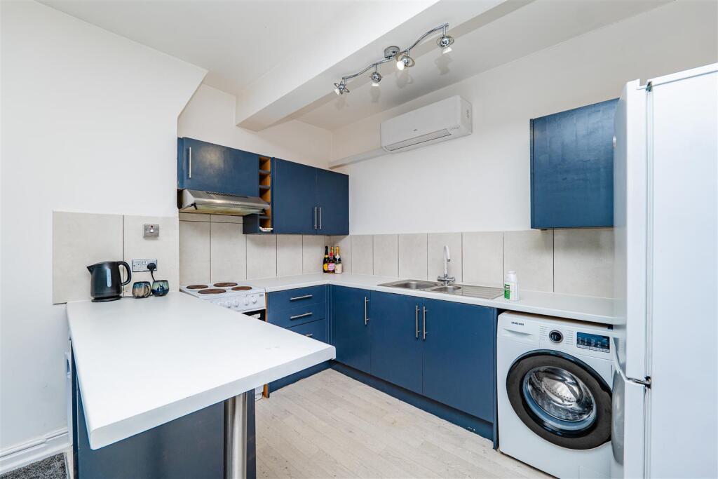 Apartment in Cardiff - View 3